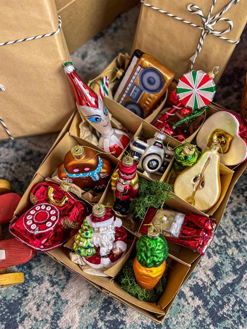 Retro bombki na choinkę zapakowane w pudełko